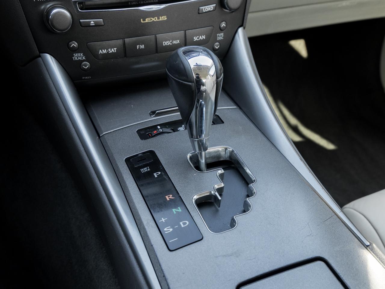 2009 Lexus IS RWD, LEATHER, SUNROOF Photo
