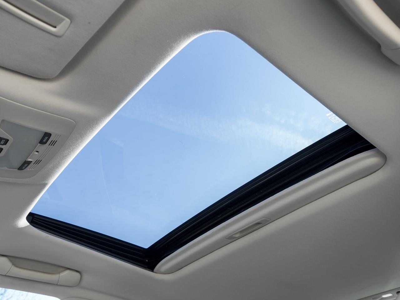 2009 Lexus IS RWD, LEATHER, SUNROOF Photo