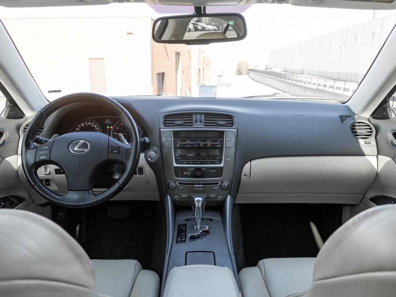 2009 Lexus IS RWD, LEATHER, SUNROOF Photo