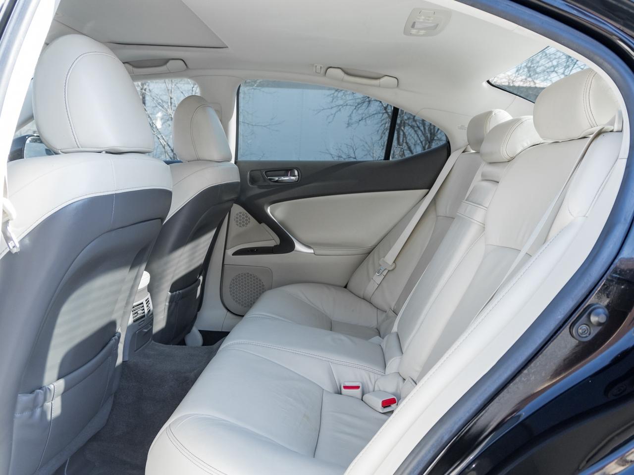 2009 Lexus IS RWD, LEATHER, SUNROOF Photo