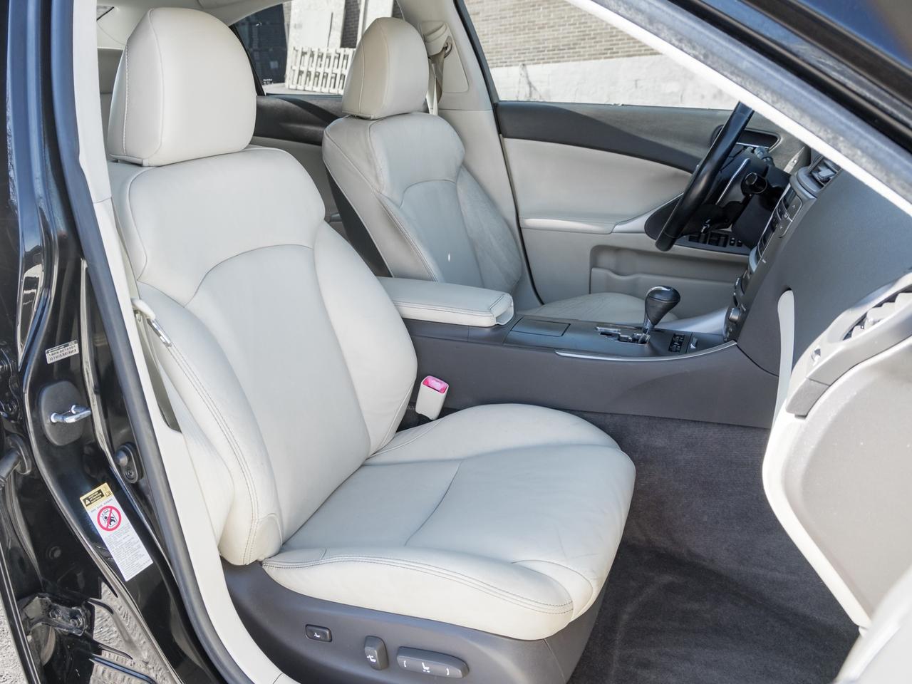 2009 Lexus IS RWD, LEATHER, SUNROOF Photo