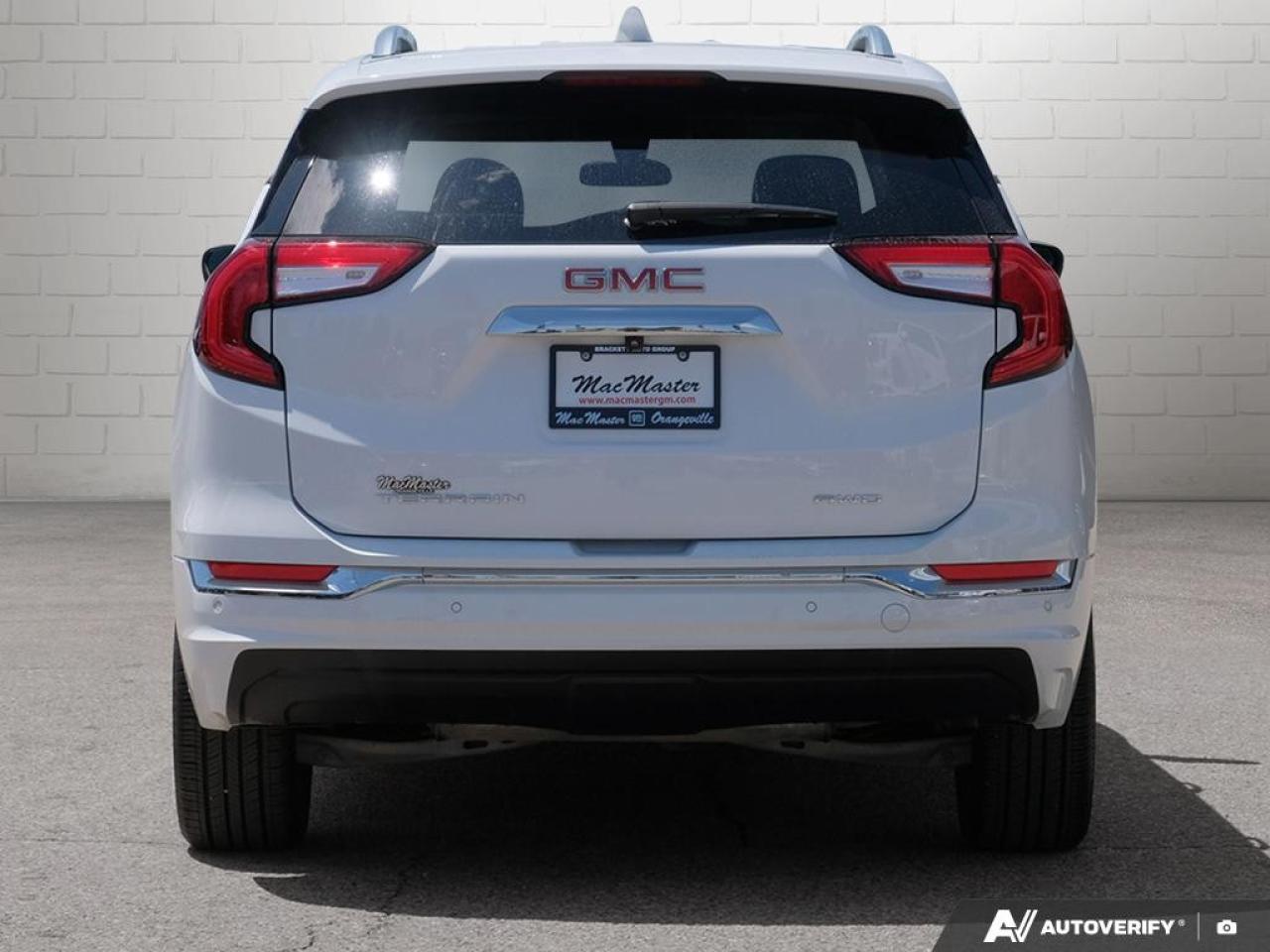 2023 GMC Terrain AWD Denali Photo3