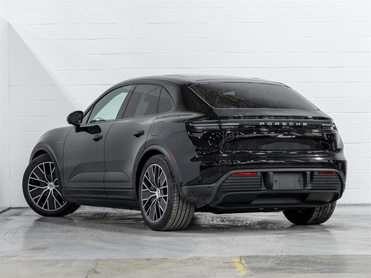 2025 Porsche Macan  Photo2