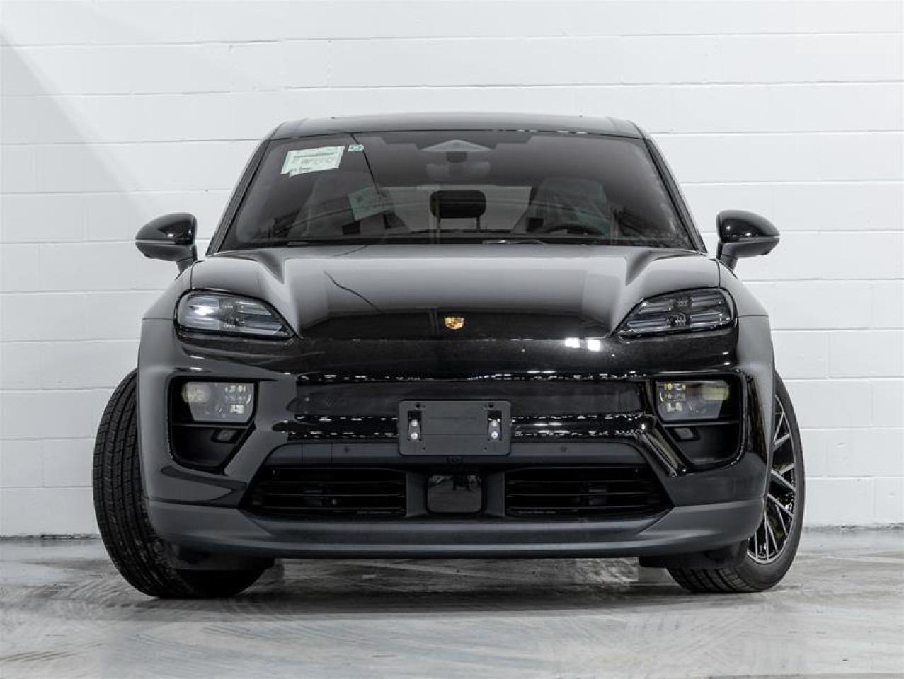2025 Porsche Macan  Photo3