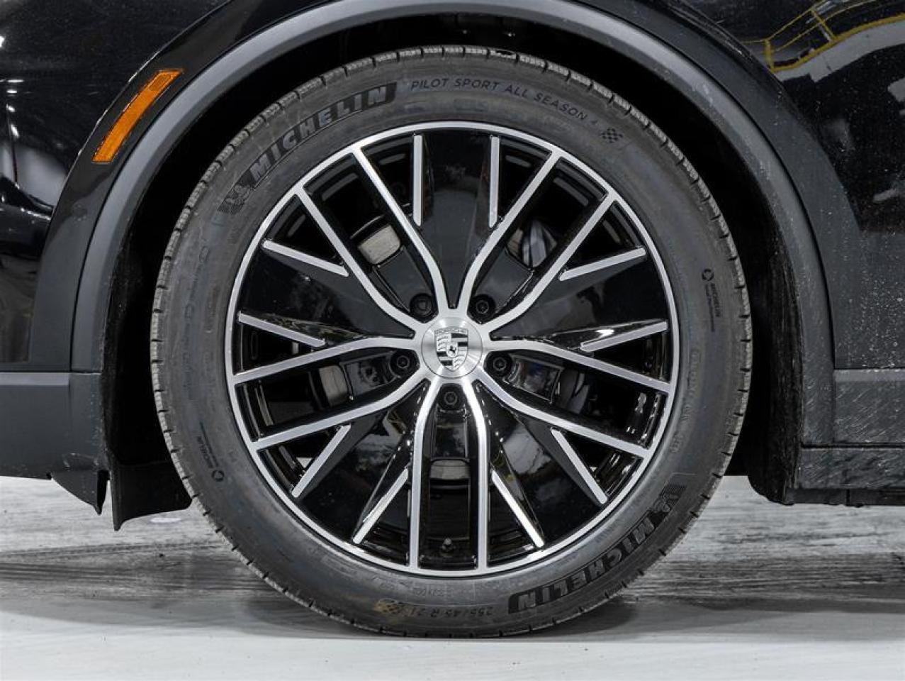 2025 Porsche Macan  Photo4