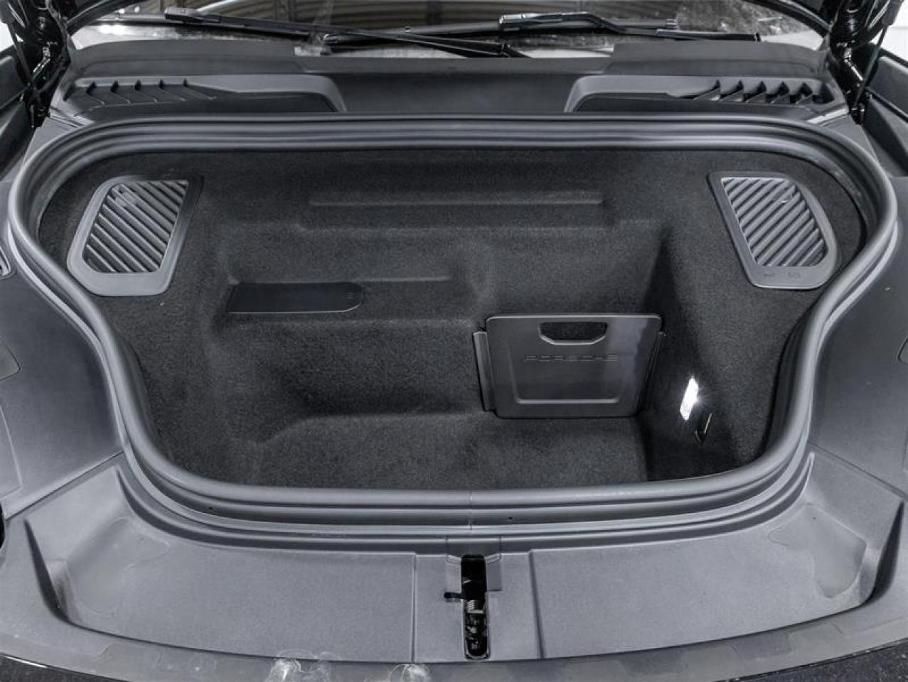 2025 Porsche Macan  Photo