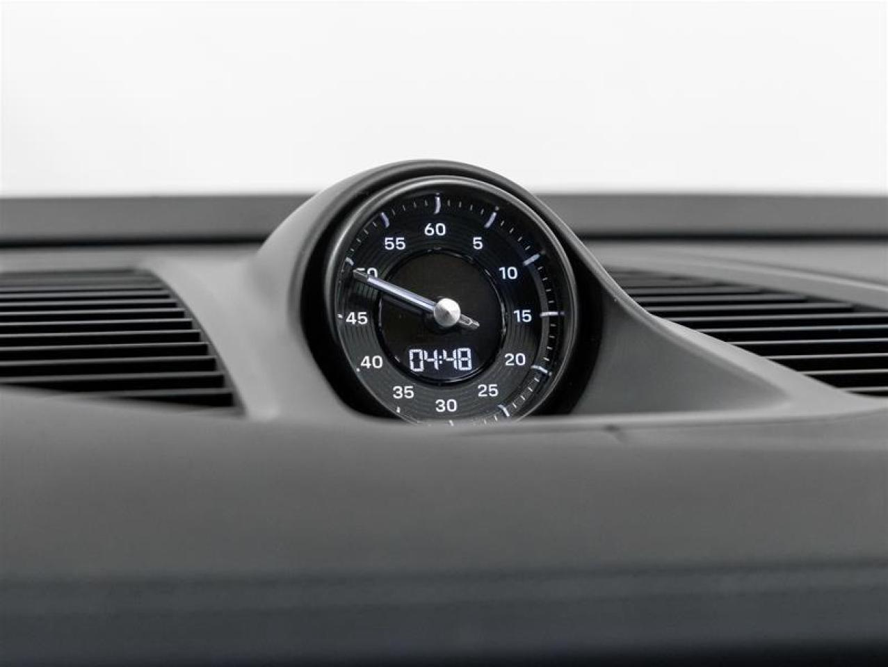 2025 Porsche Macan  Photo