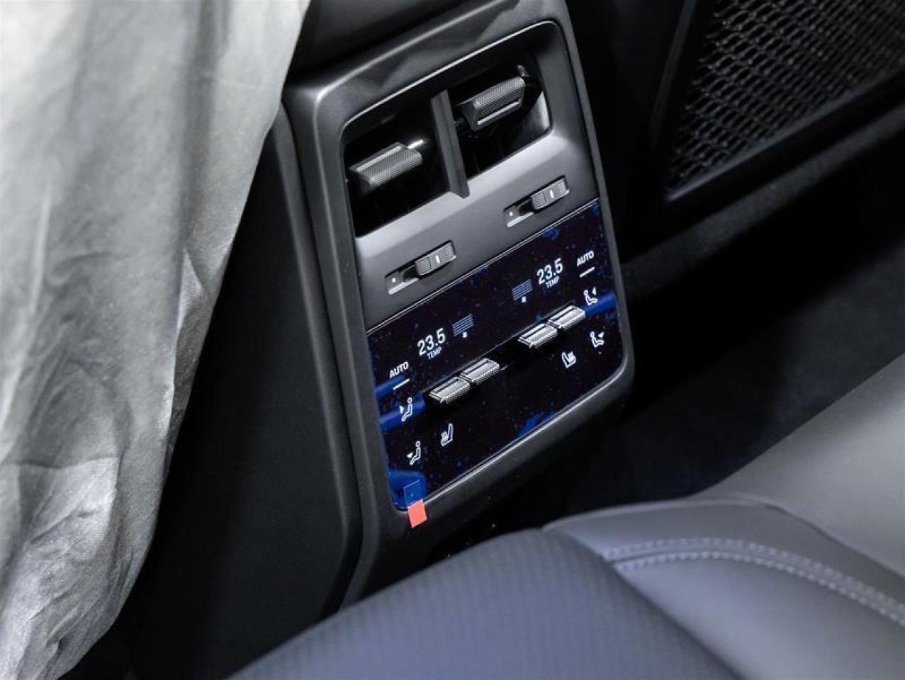 2025 Porsche Macan  Photo