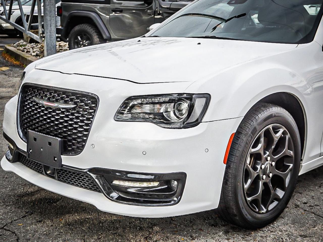 2023 Chrysler 300  Photo3