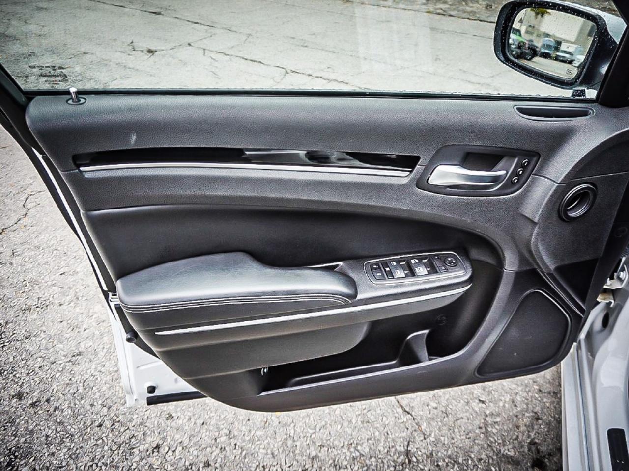 2023 Chrysler 300  Photo