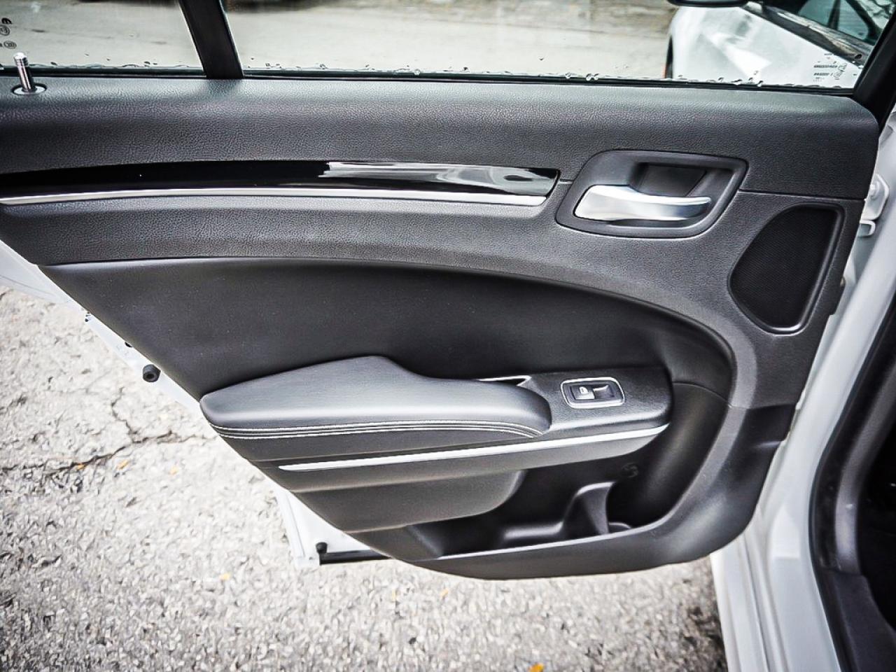 2023 Chrysler 300  Photo