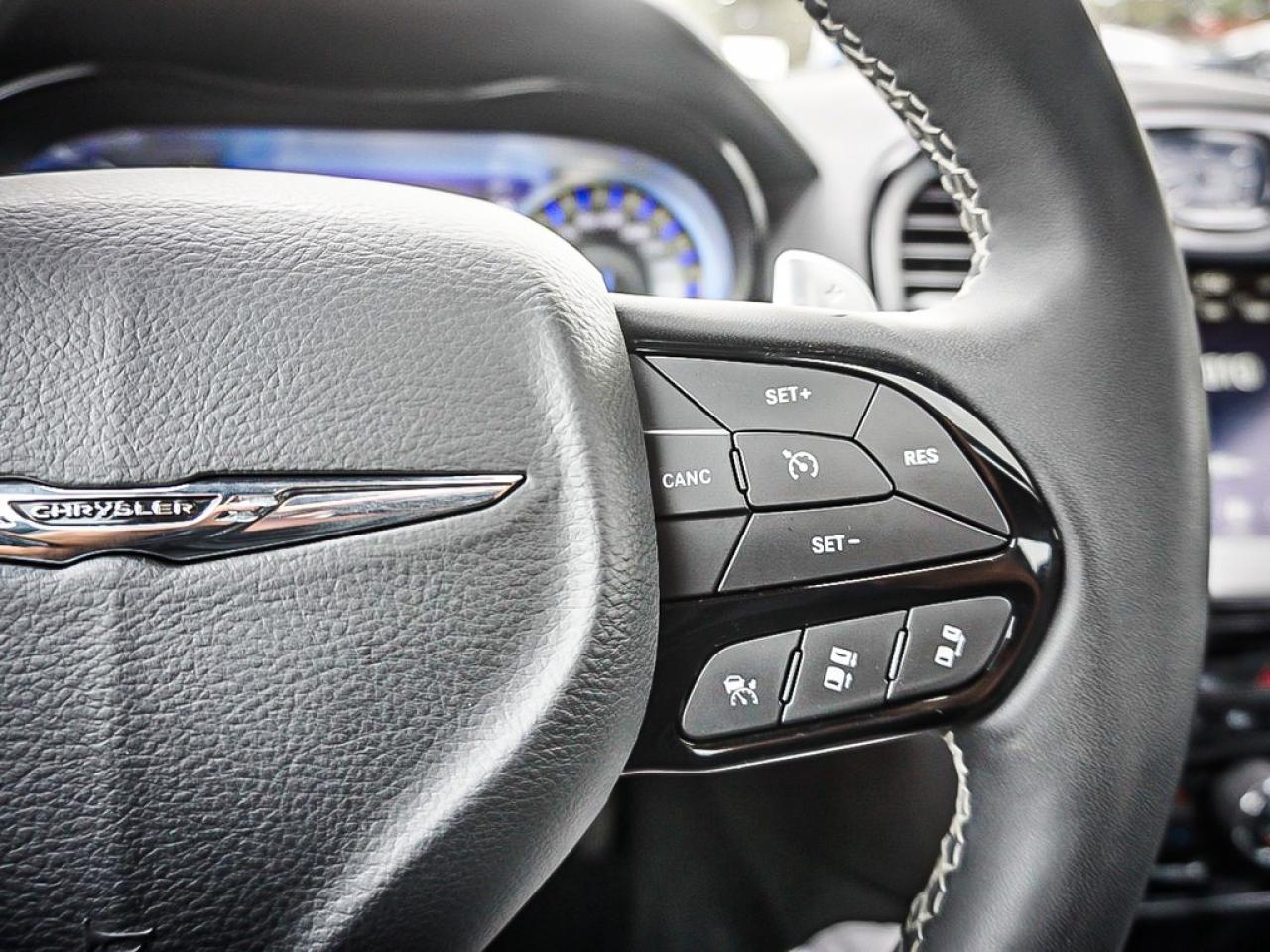 2023 Chrysler 300  Photo