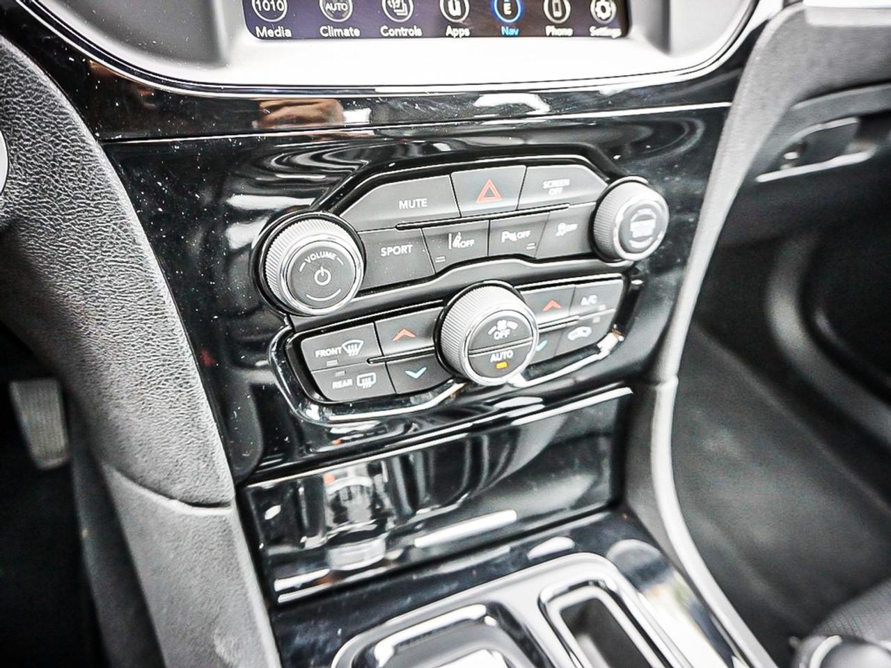 2023 Chrysler 300  Photo