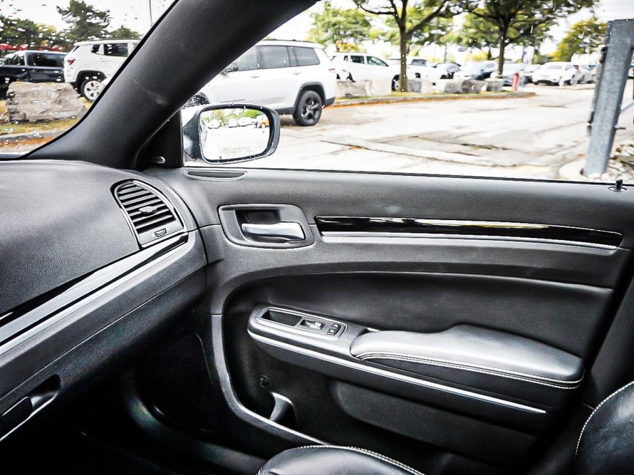 2023 Chrysler 300  Photo