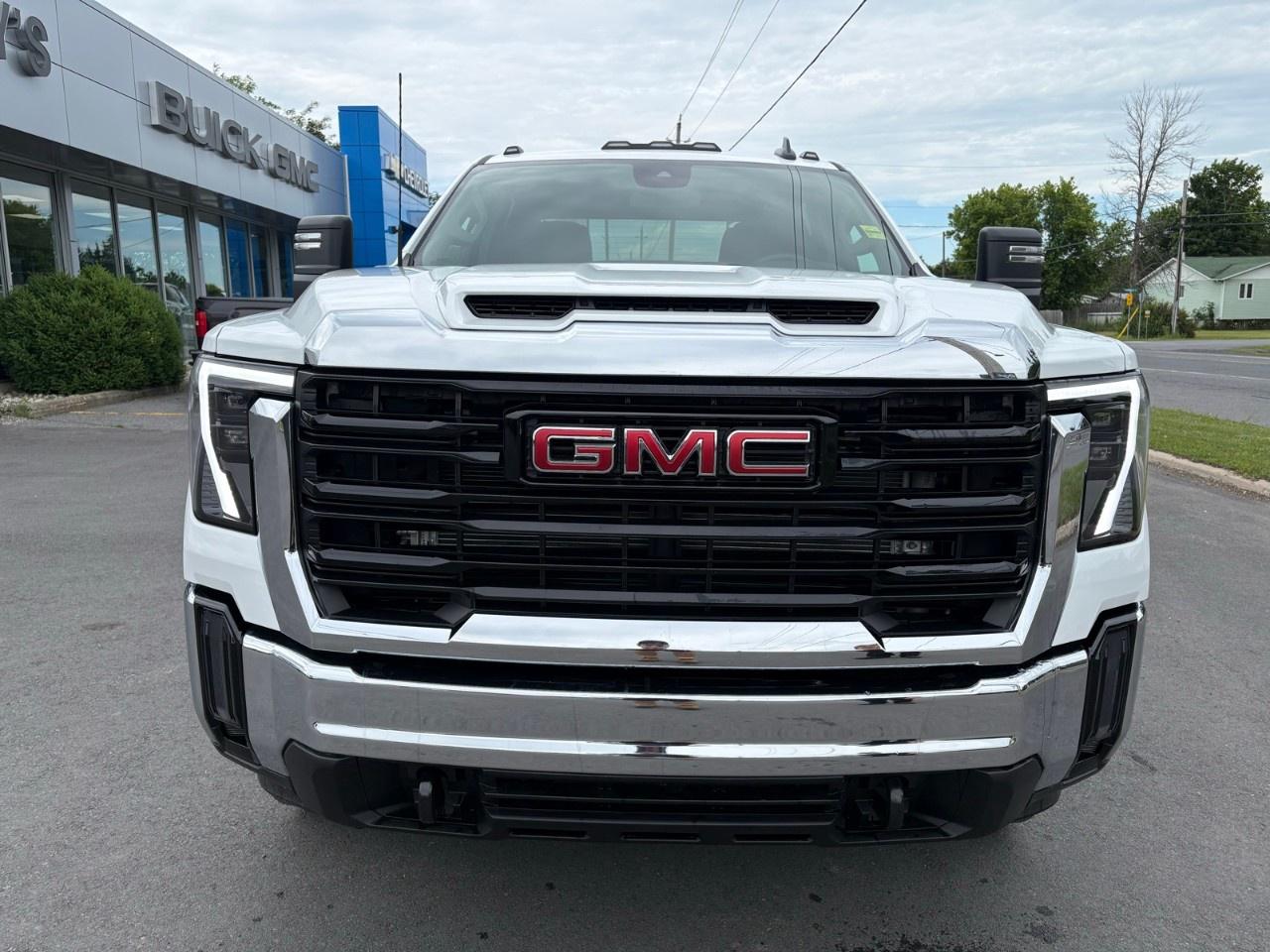 2026 GMC SIERRA 2500HD Crew Cab Standard Box 4-Wheel Drive Pro Photo