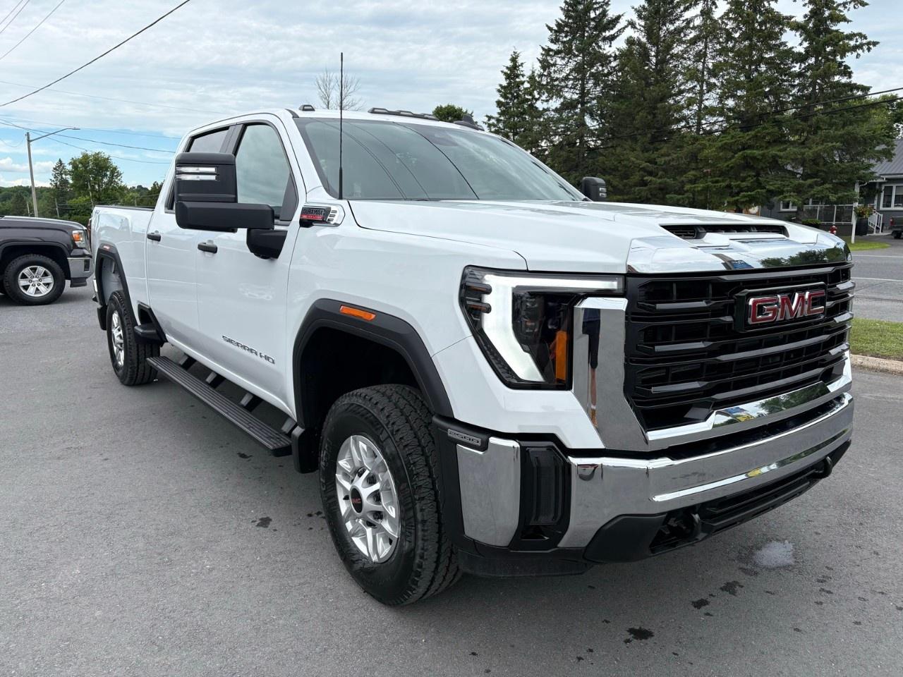 2026 GMC SIERRA 2500HD Crew Cab Standard Box 4-Wheel Drive Pro Photo2