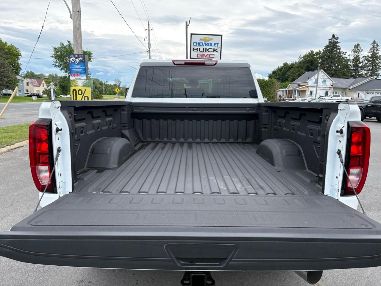 2026 GMC SIERRA 2500HD Crew Cab Standard Box 4-Wheel Drive Pro Photo