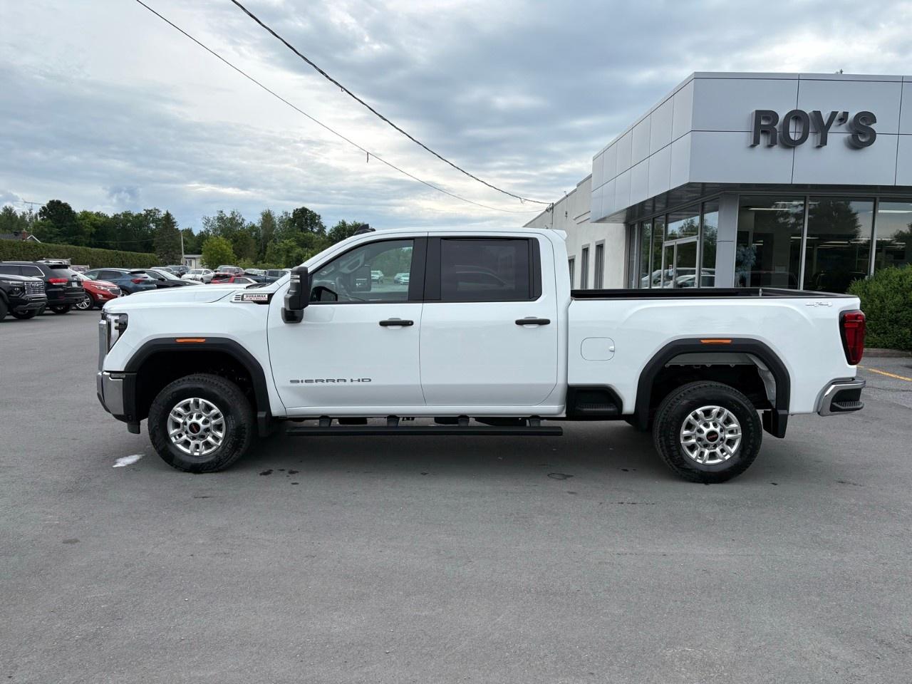 2026 GMC SIERRA 2500HD Crew Cab Standard Box 4-Wheel Drive Pro Photo