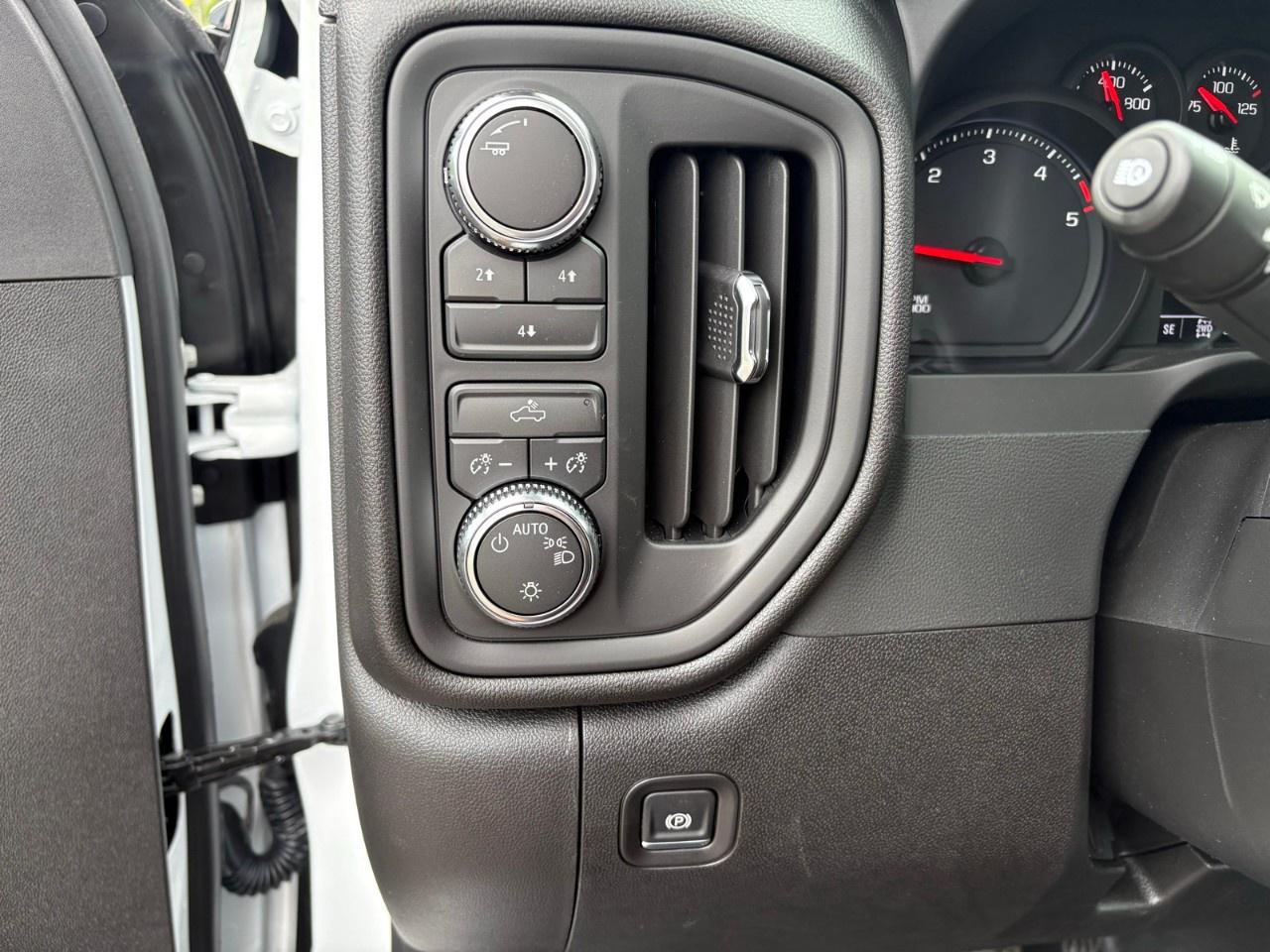 2026 GMC SIERRA 2500HD Crew Cab Standard Box 4-Wheel Drive Pro Photo