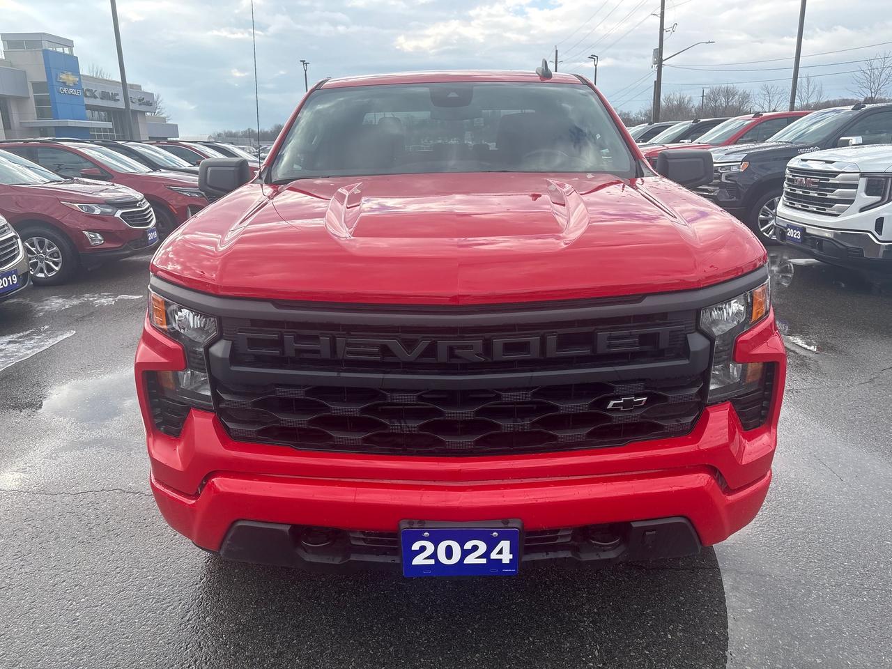 2024 Chevrolet Silverado 1500 Custom Crew + Steps + 20 Alloys + Tow Pkg + Low Km Photo1