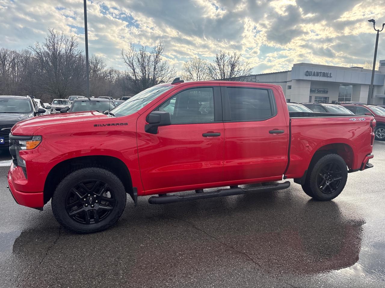 2024 Chevrolet Silverado 1500 Custom Crew + Steps + 20 Alloys + Tow Pkg + Low Km Photo3