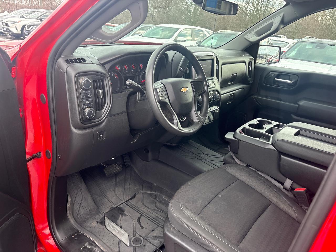2024 Chevrolet Silverado 1500 Custom Crew + Steps + 20 Alloys + Tow Pkg + Low Km Photo