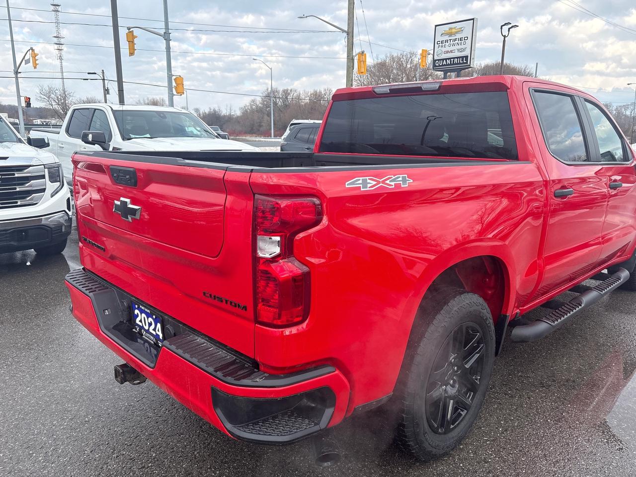 2024 Chevrolet Silverado 1500 Custom Crew + Steps + 20 Alloys + Tow Pkg + Low Km Photo