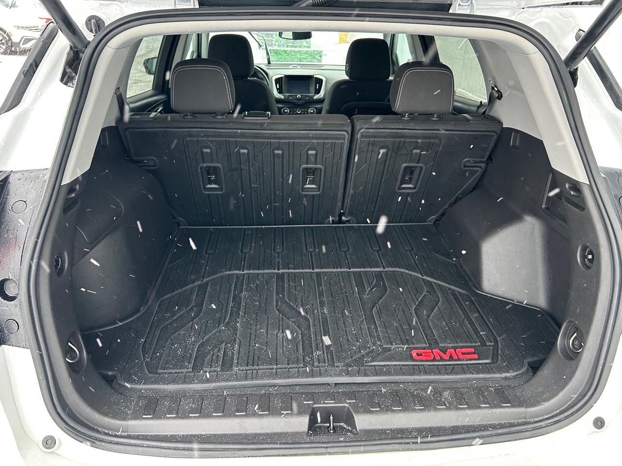 2024 GMC Terrain SLE 4dr All-Wheel Drive Photo4
