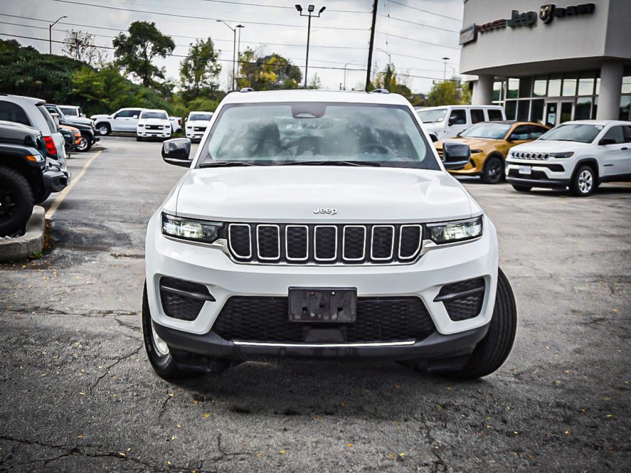 2023 Jeep Grand Cherokee  Photo2