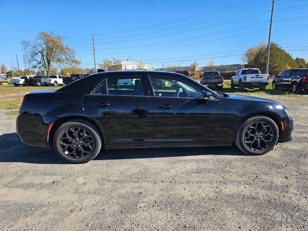 2023 Chrysler 300 Touring-L 4dr All-Wheel Drive Sedan Photo3