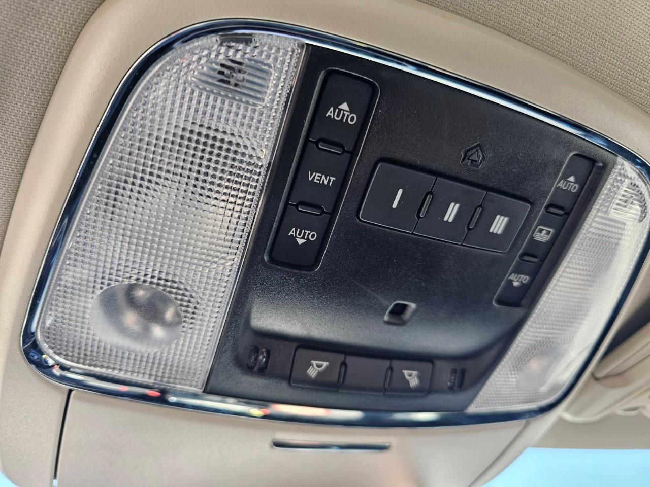 2023 Chrysler 300 Touring-L 4dr All-Wheel Drive Sedan Photo