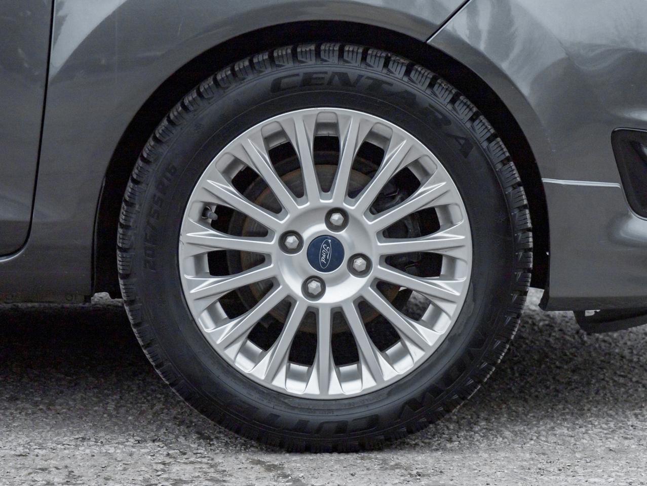 2015 Ford Fiesta HB Titanium, Leather, Sunroof, Camera Photo