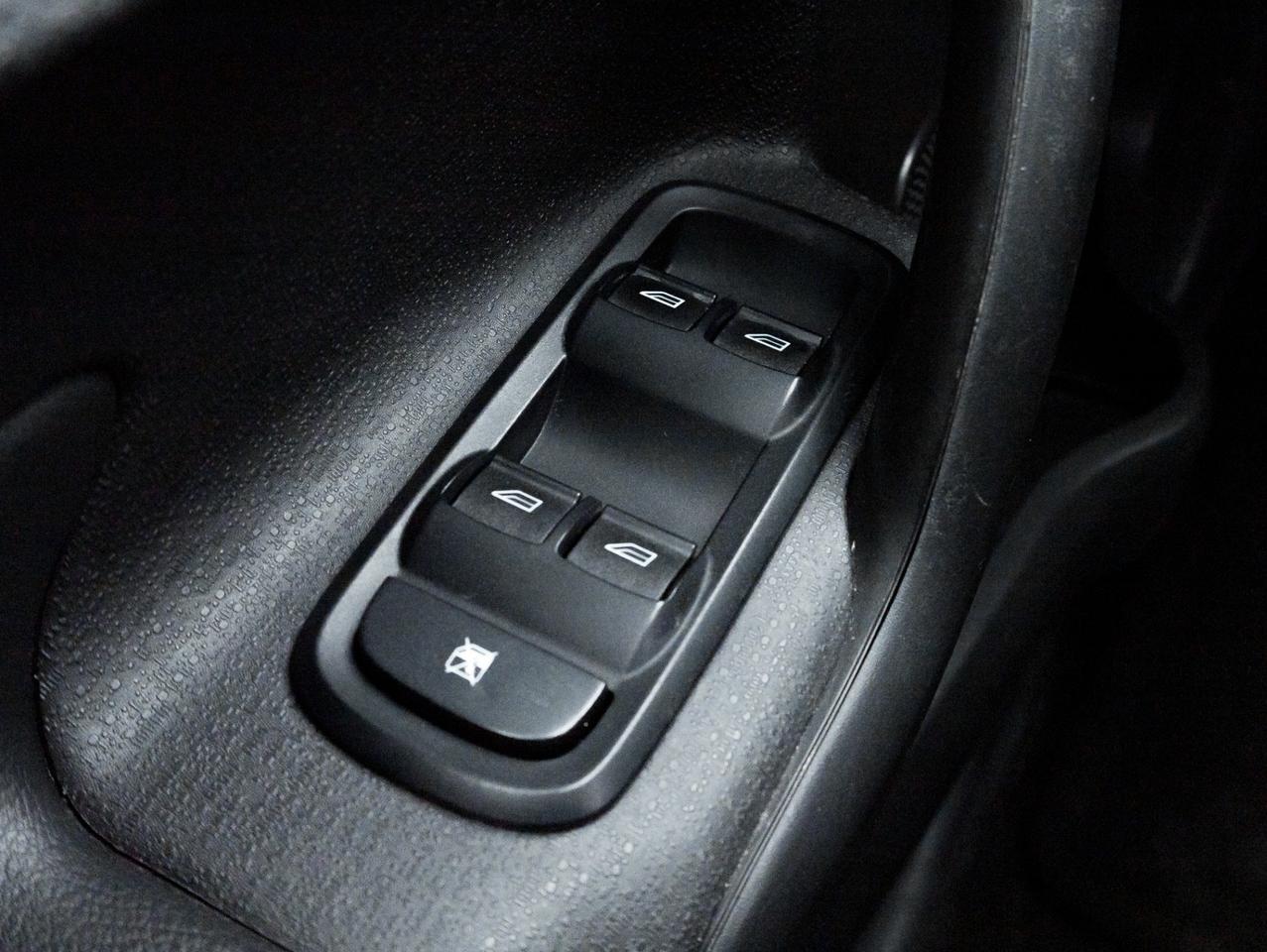 2015 Ford Fiesta HB Titanium, Leather, Sunroof, Camera Photo