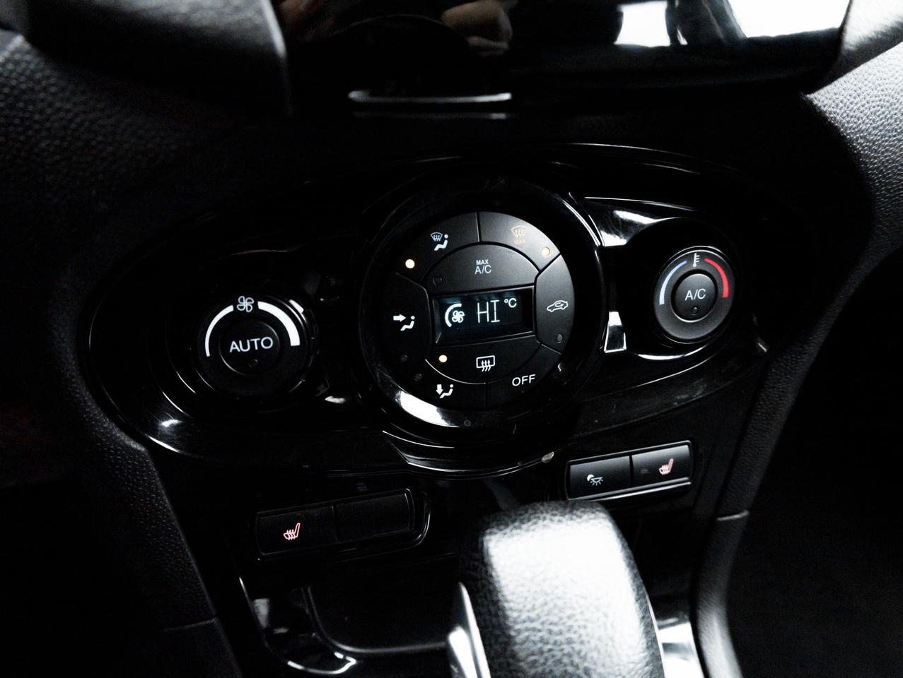 2015 Ford Fiesta HB Titanium, Leather, Sunroof, Camera Photo