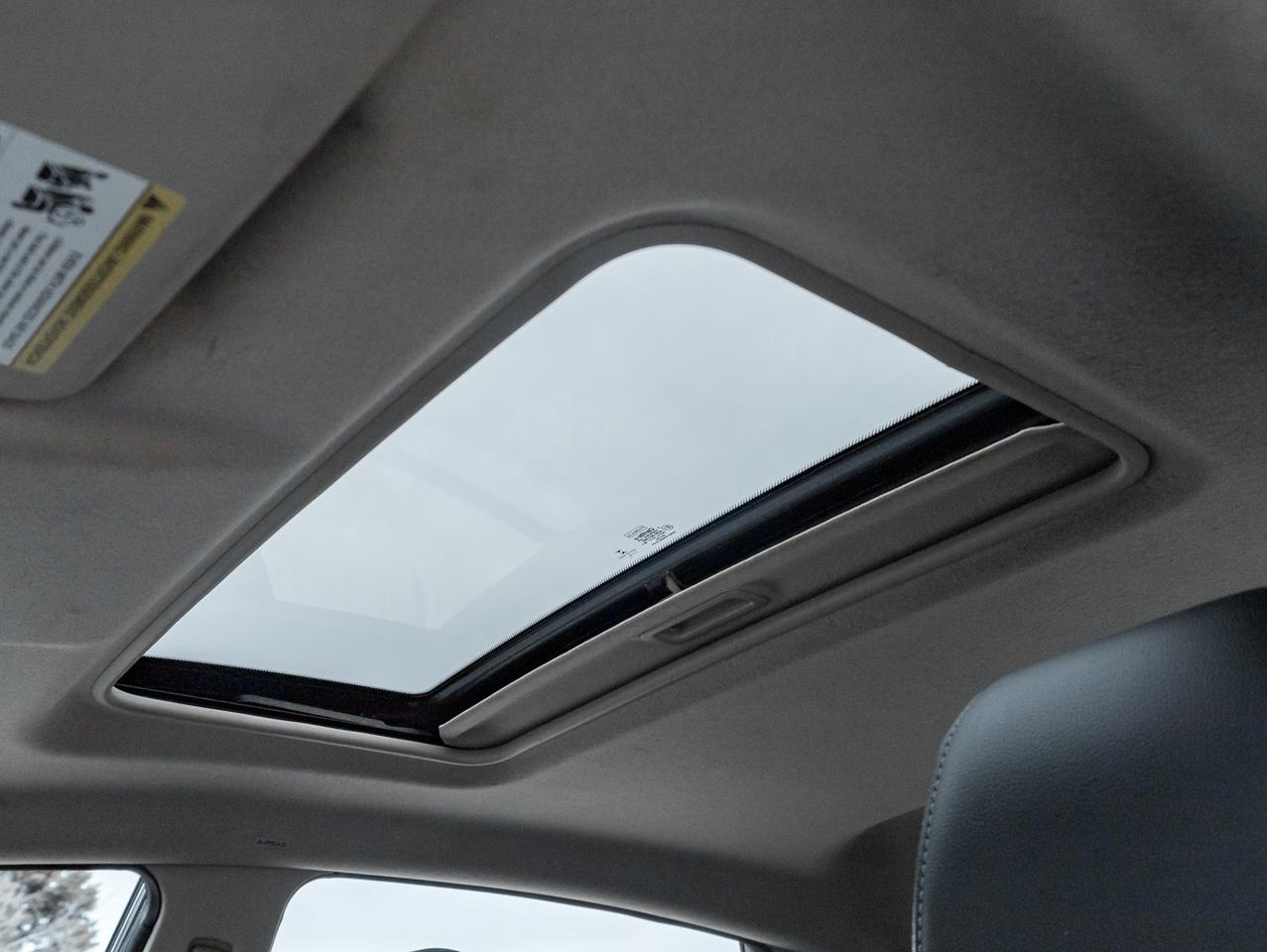 2015 Ford Fiesta HB Titanium, Leather, Sunroof, Camera Photo