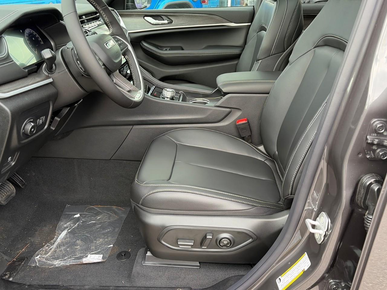 2025 Jeep Grand Cherokee Limited 4dr 4x4 Photo