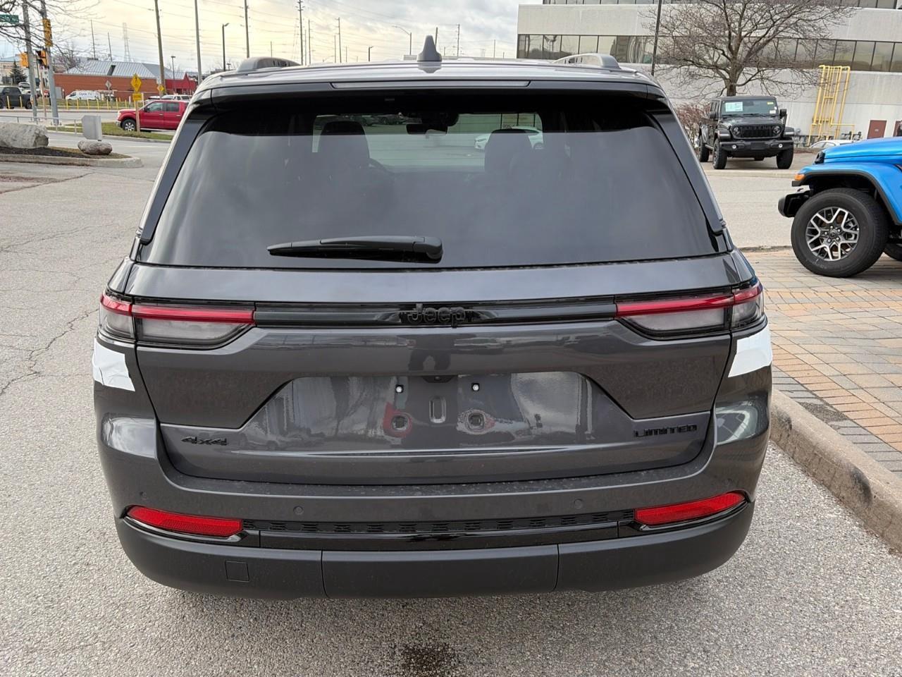 2025 Jeep Grand Cherokee Limited 4dr 4x4 Photo3