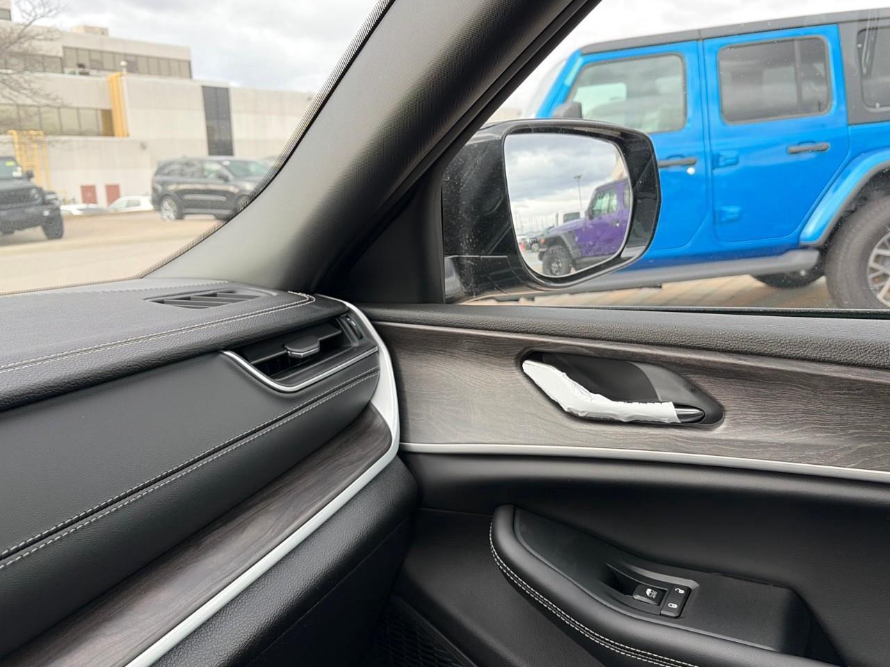 2025 Jeep Grand Cherokee Limited 4dr 4x4 Photo