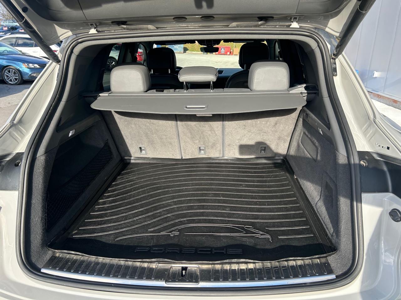 2022 Porsche Cayenne  Photo4