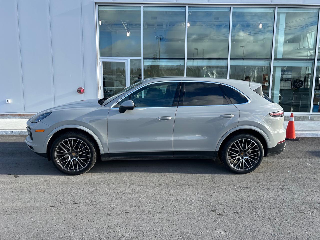2022 Porsche Cayenne  Photo5