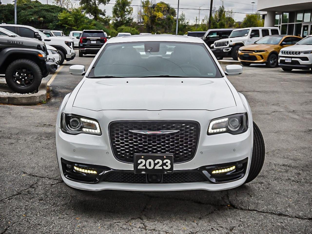 2023 Chrysler 300  Photo2
