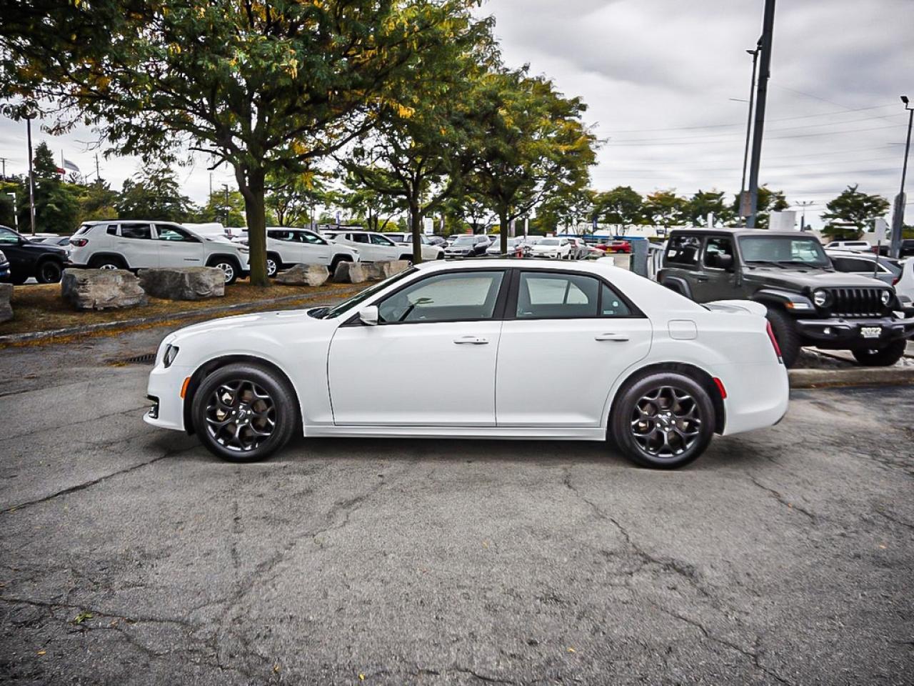 2023 Chrysler 300  Photo