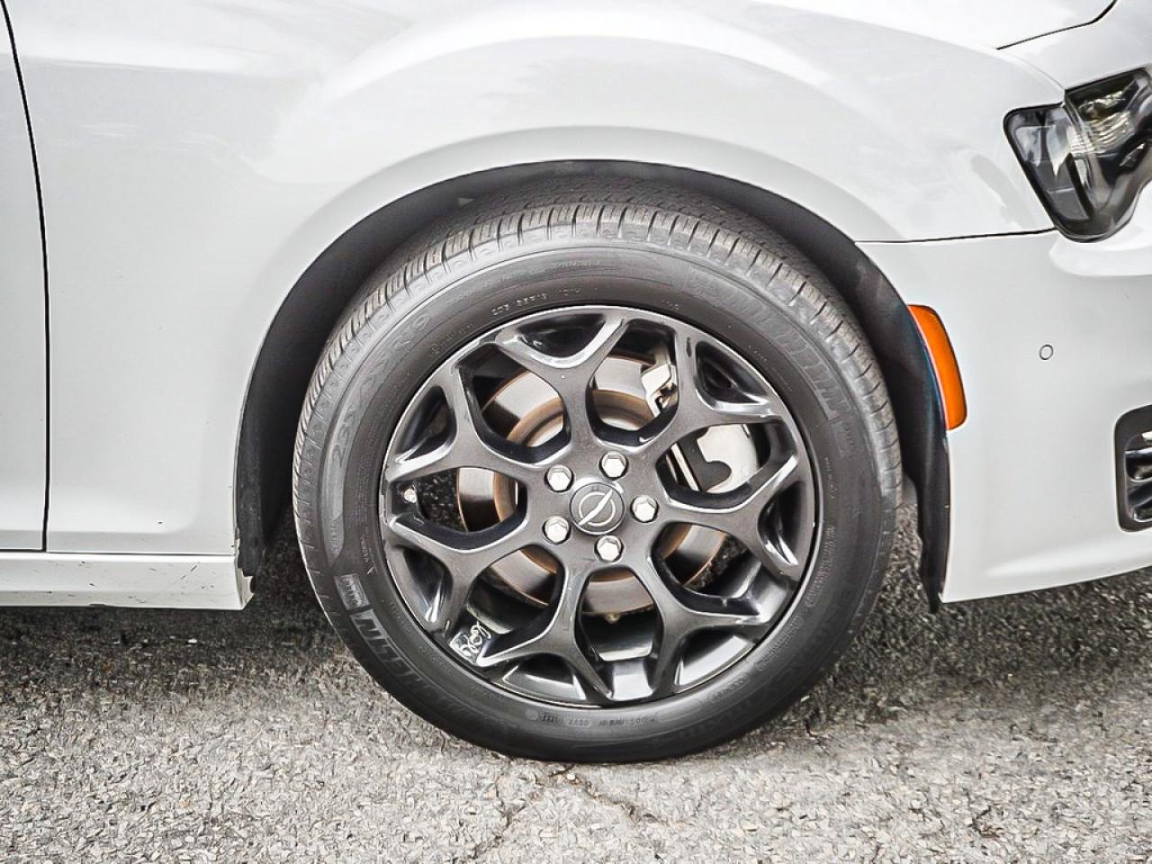 2023 Chrysler 300  Photo