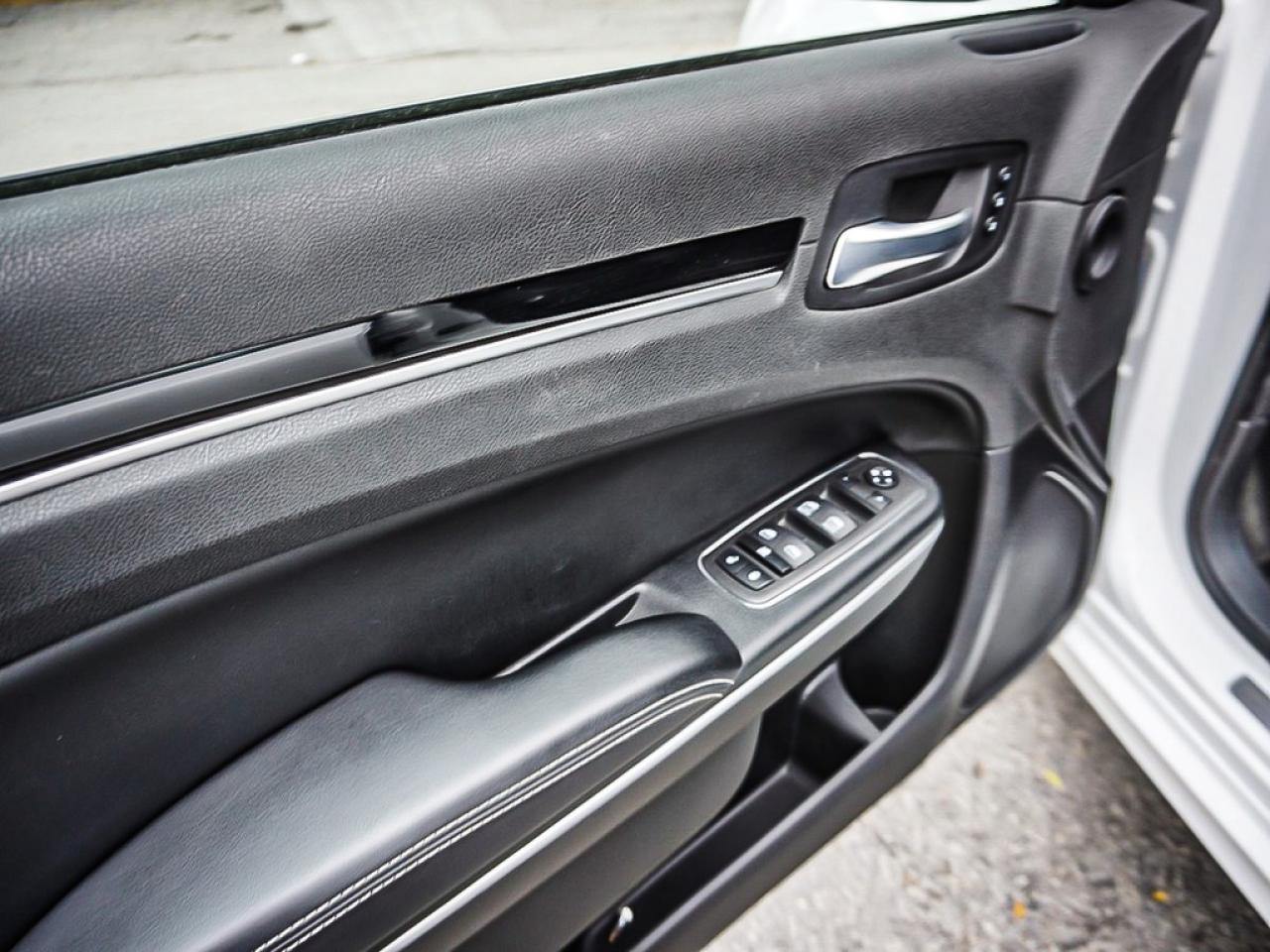 2023 Chrysler 300  Photo