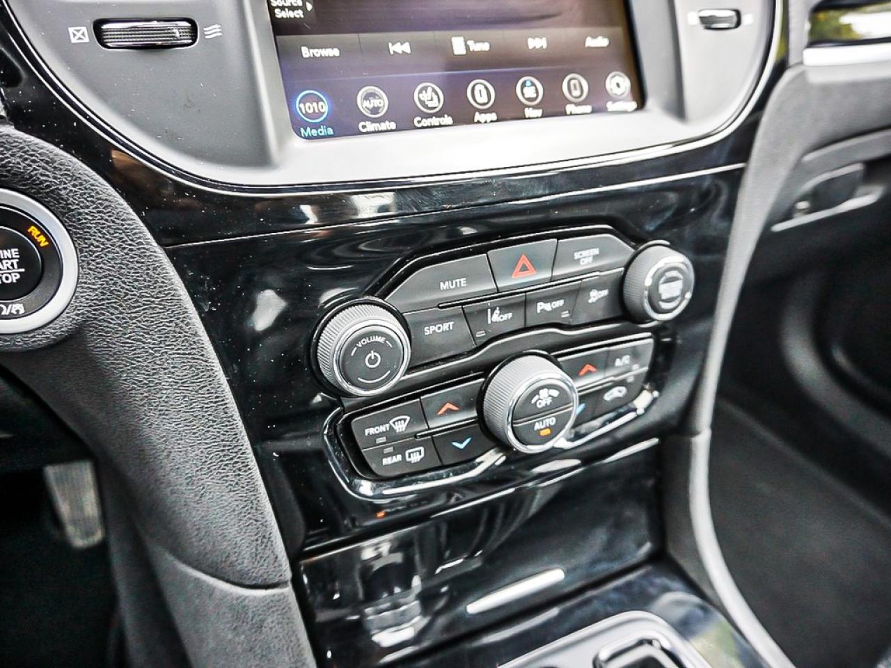 2023 Chrysler 300  Photo