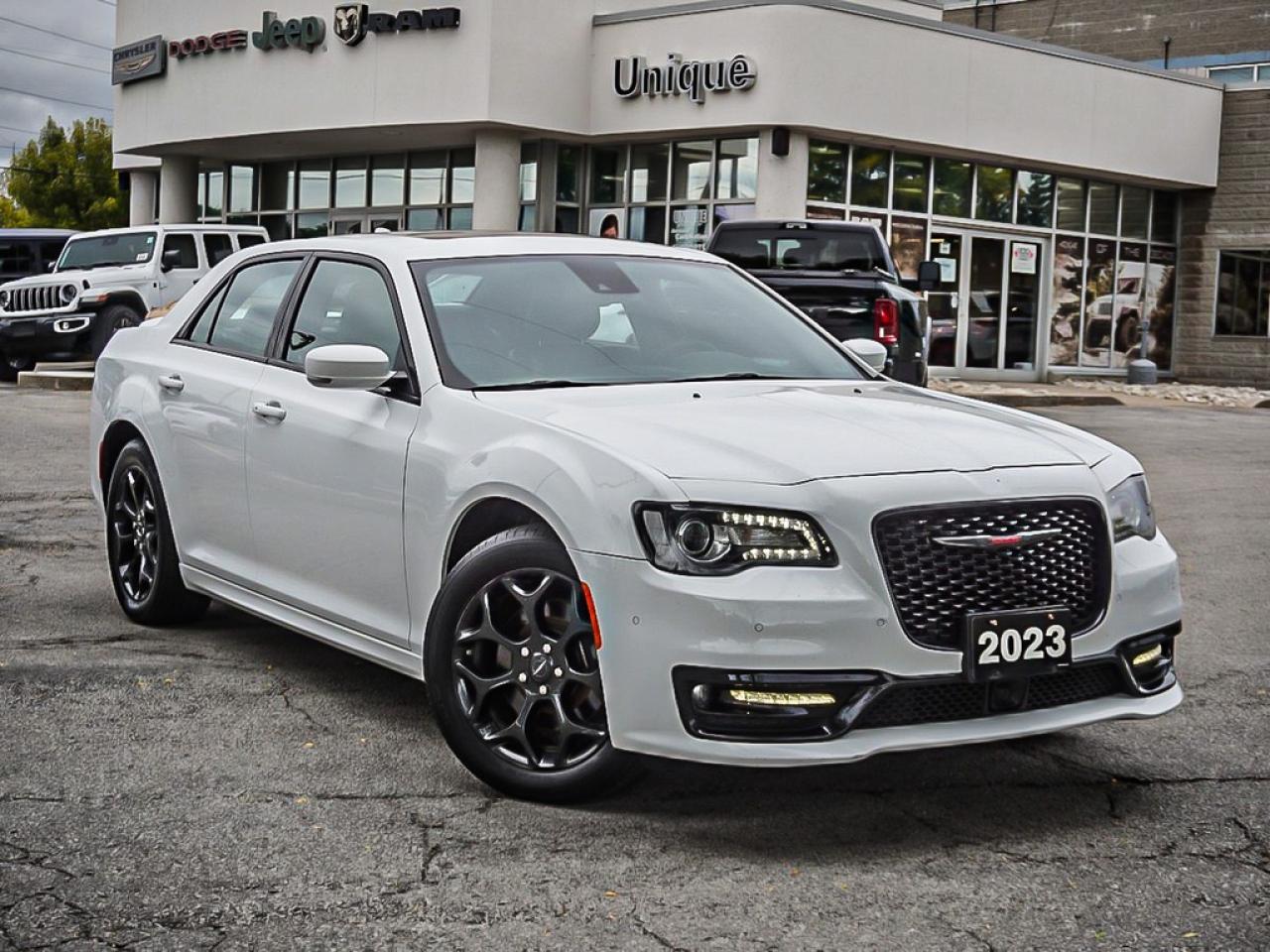2023 Chrysler 300  Photo