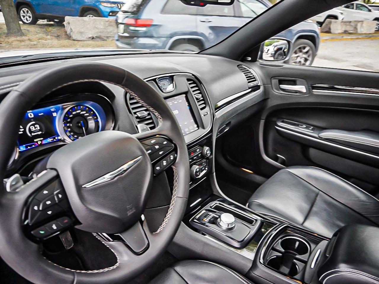 2023 Chrysler 300  Photo