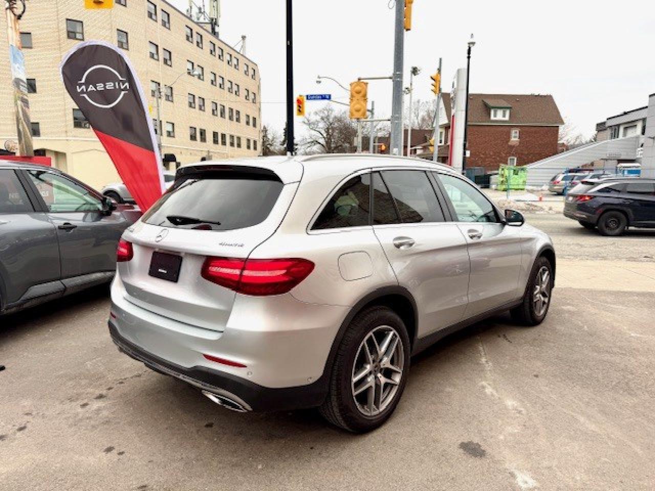 2019 Mercedes-Benz GLC300 GLC 300 4MATIC SUV Photo