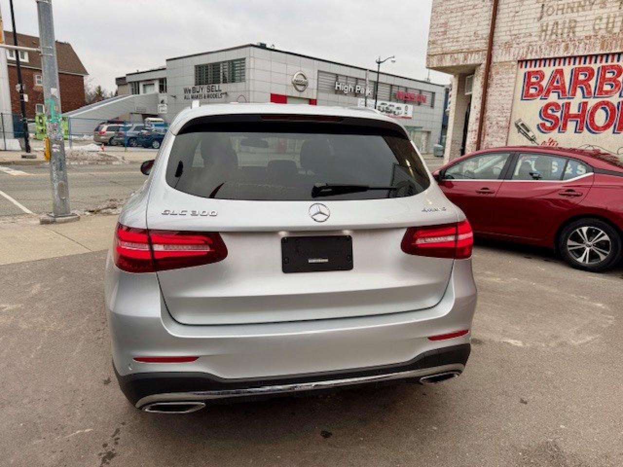 2019 Mercedes-Benz GLC300 GLC 300 4MATIC SUV Photo