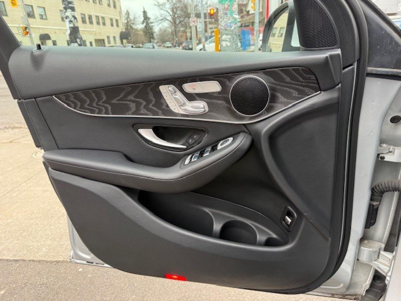 2019 Mercedes-Benz GLC300 GLC 300 4MATIC SUV Photo